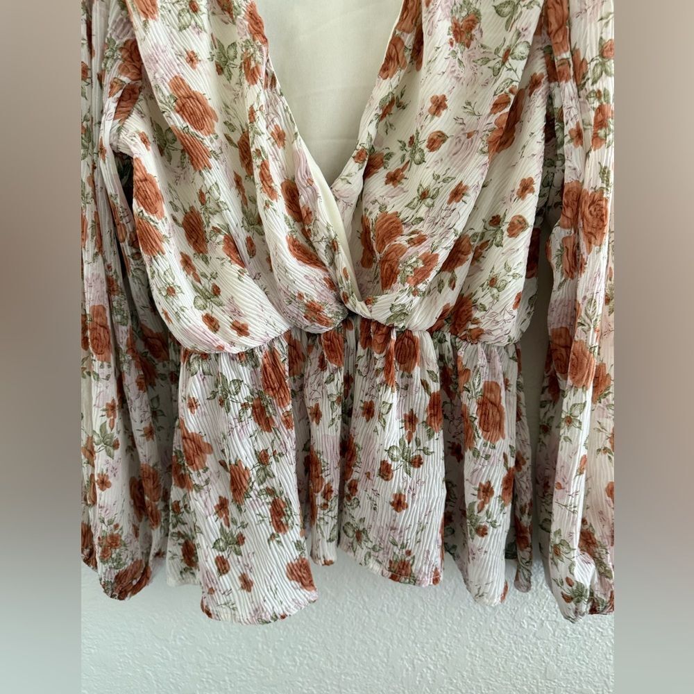 Floral V-Neck Blouse - Picture 2 of 8
